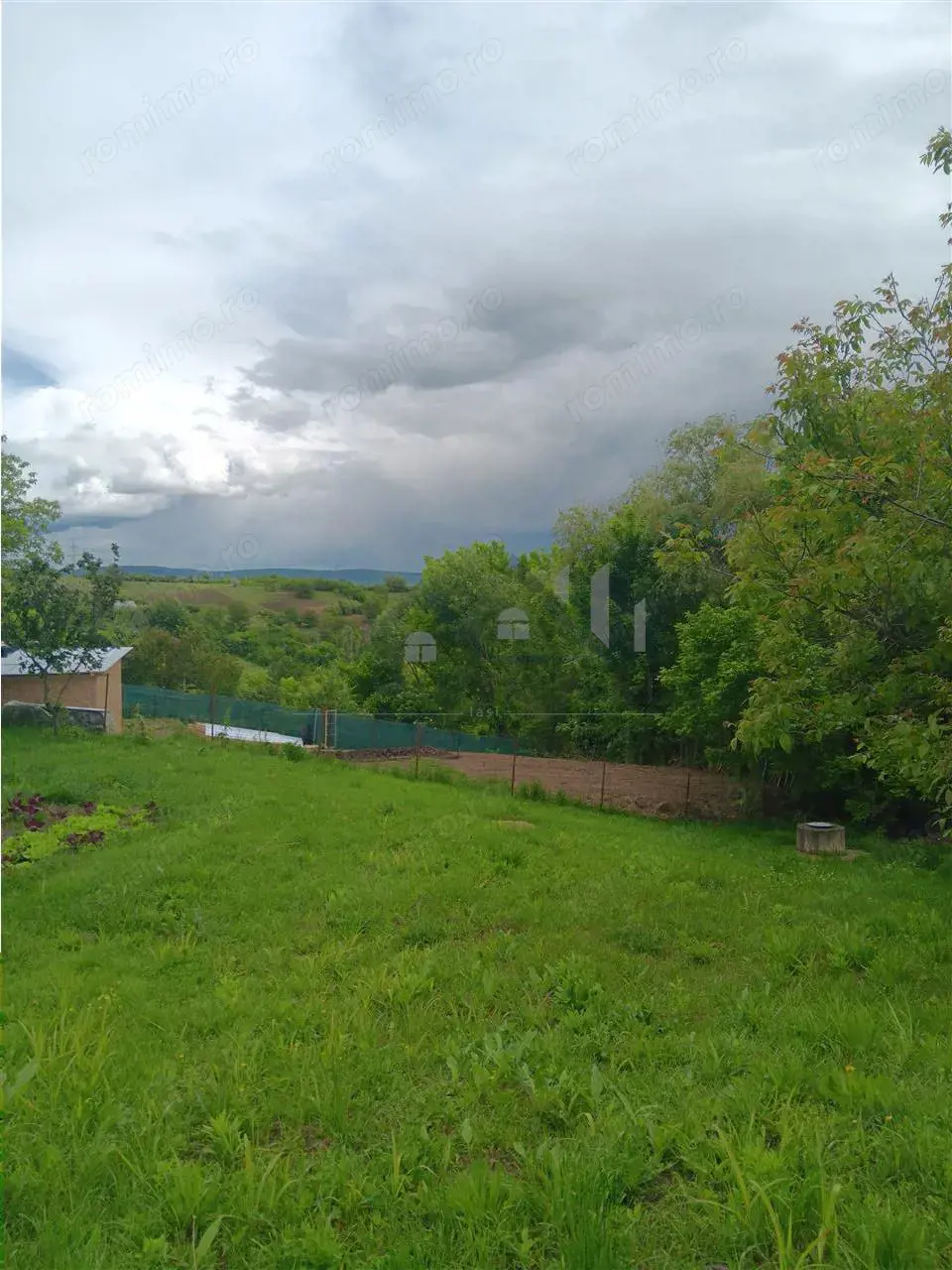 Ciurbesti TEREN 1347mp cu casa batraneasca 61mp utilitati trase panorama superba