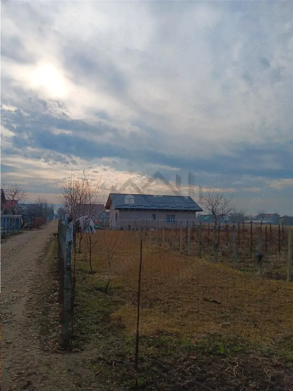 Aroneanu Teren 1172mp intravilan cu apa, canalizare, curentul electric pe teren gazul la limita tere