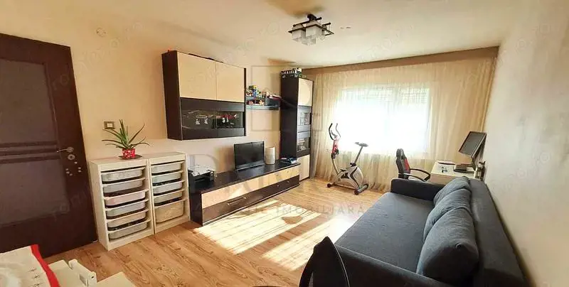 ARADULUI - BLOC IZOLAT - 3 camere - decomandat - centrala proprie - clima