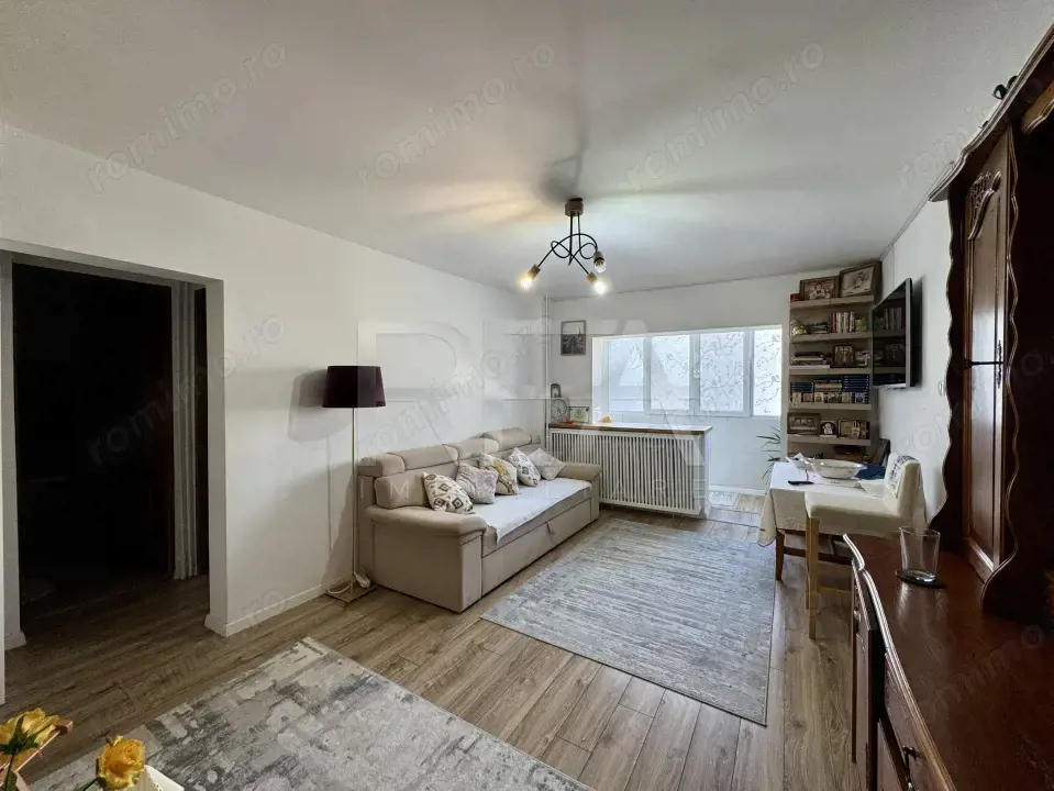 4 camere Renovat în Turda cu vedere pe spate