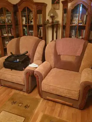 Vand canapea cu 2 fotolii, extensibile, din catifea.