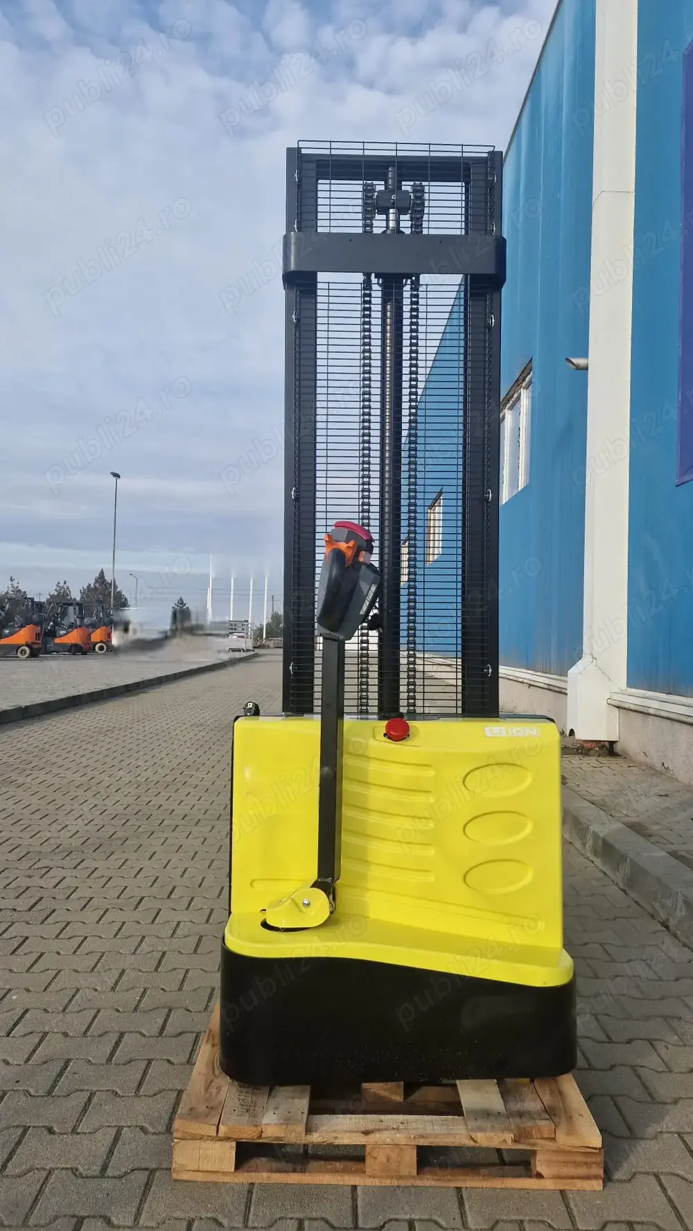 Stivuitor Electric Pietonal cu Catarg la 3,5 m si sarcina de 1200 kg ,Noua,Garantie