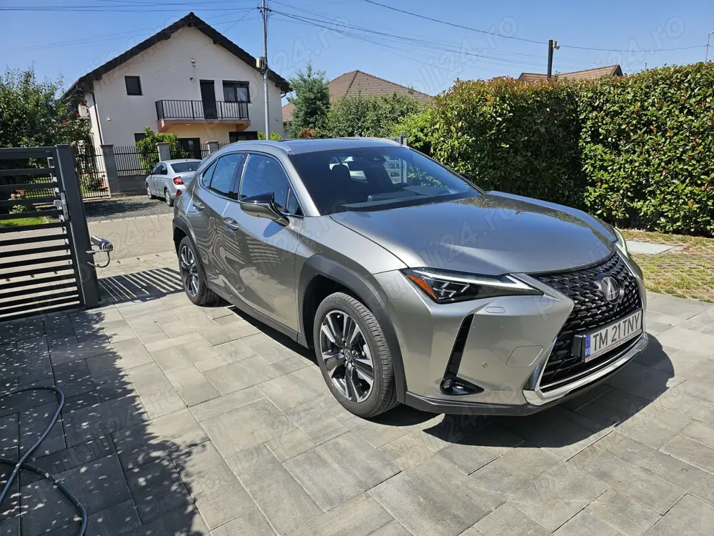 Lexus UX 250h Luxury Line + Garantie Lexus UX 250h Luxury Line + Garantie