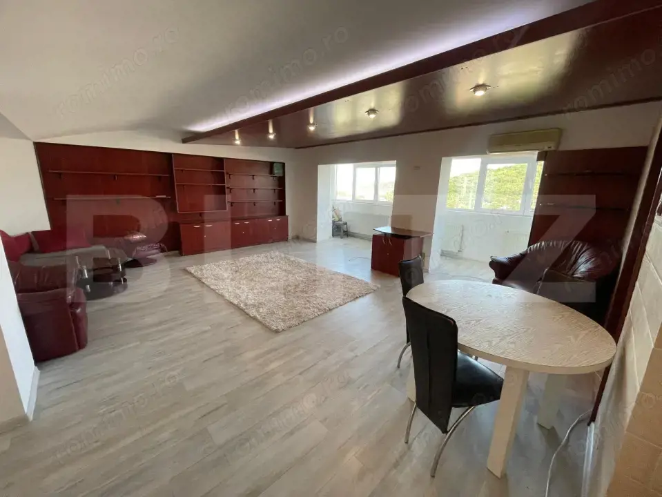 Apartament de 2 camere, posibilitate recompartimentare, 100 mp, zona Nicolina 