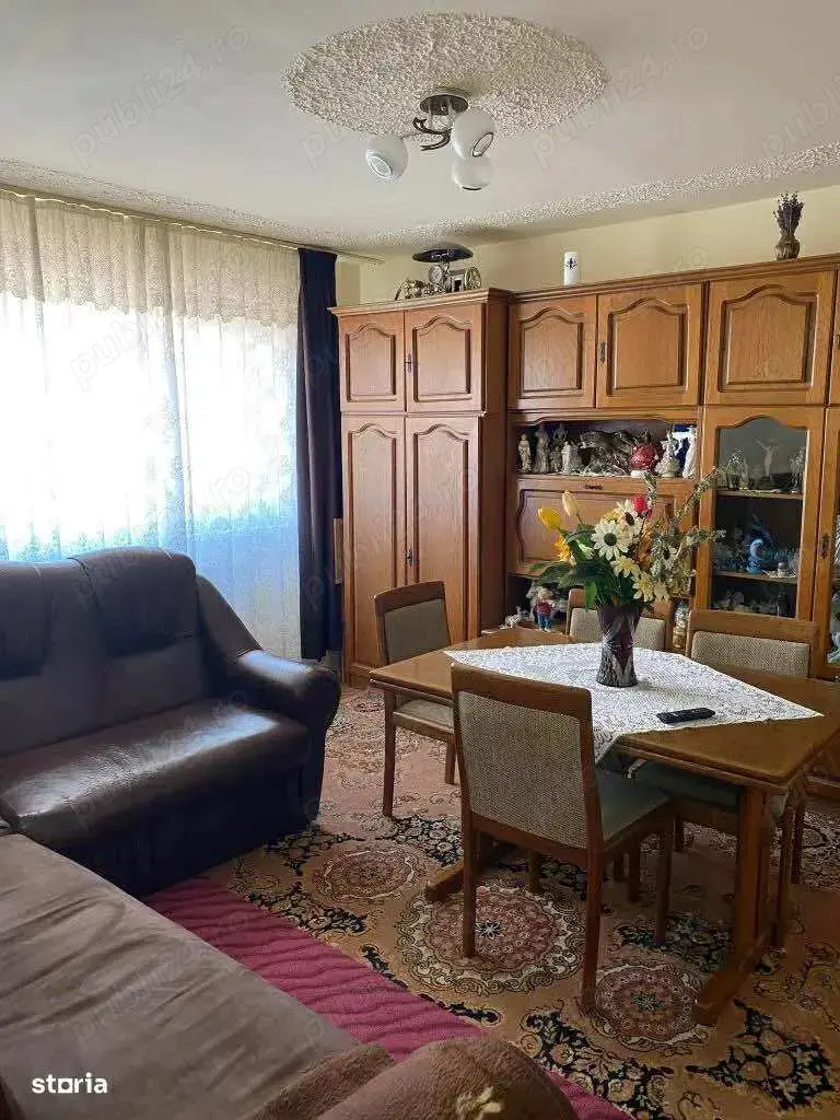 Apartament 3 camere de vanzare , Cartierul Soarelui et. 4 , 62.900 euro neg.