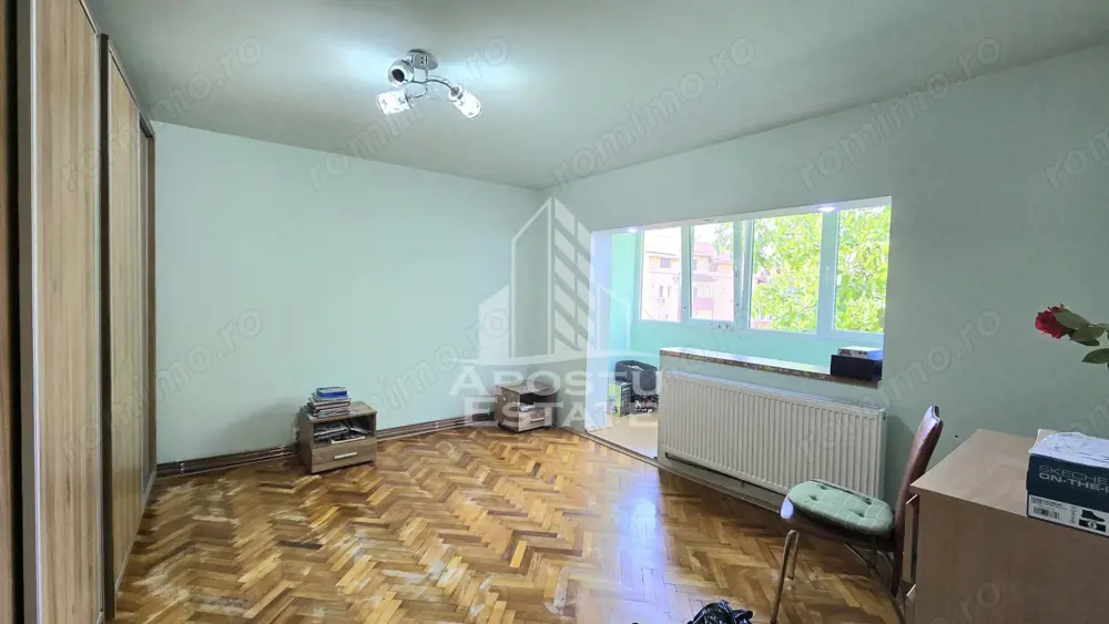 Apartament cu 3 camere, 2 bai, centrala proprie, zona Aradului