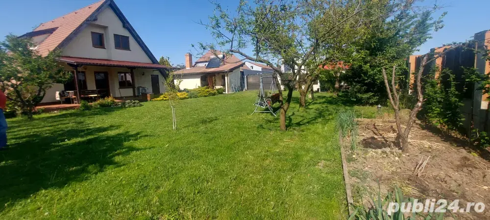 vand casa cu mansarda