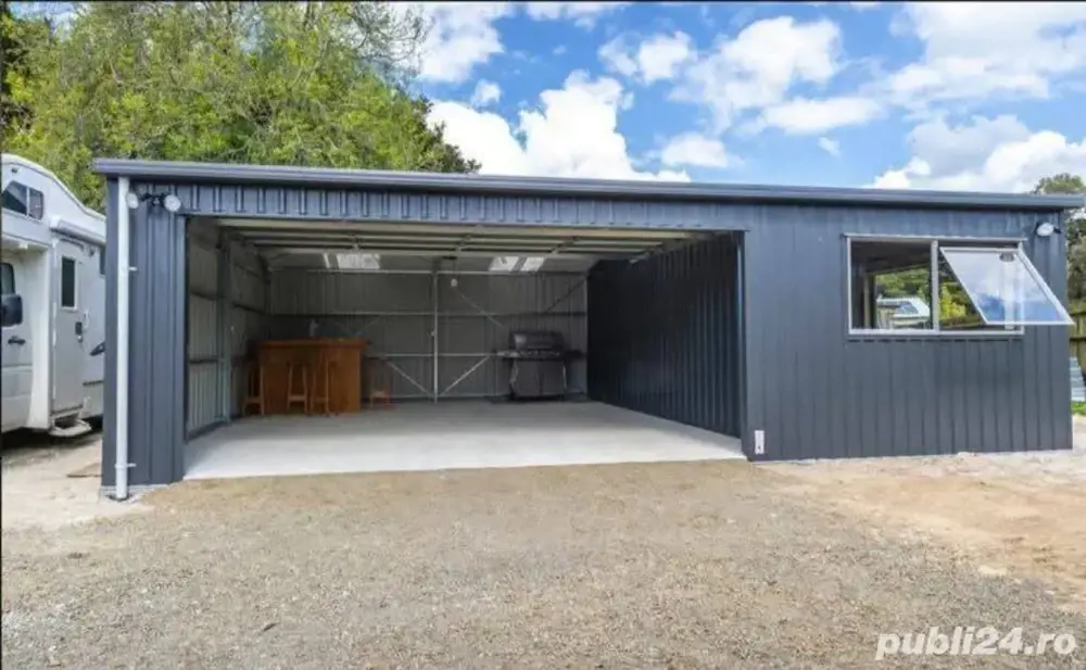 vând hală metalică de pe stoc 