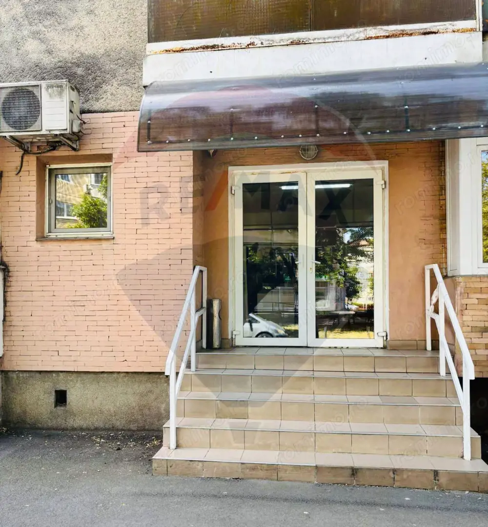 Spațiu comercial de închiriat, cu vad pietonal, str. Vlădeasa, Oradea