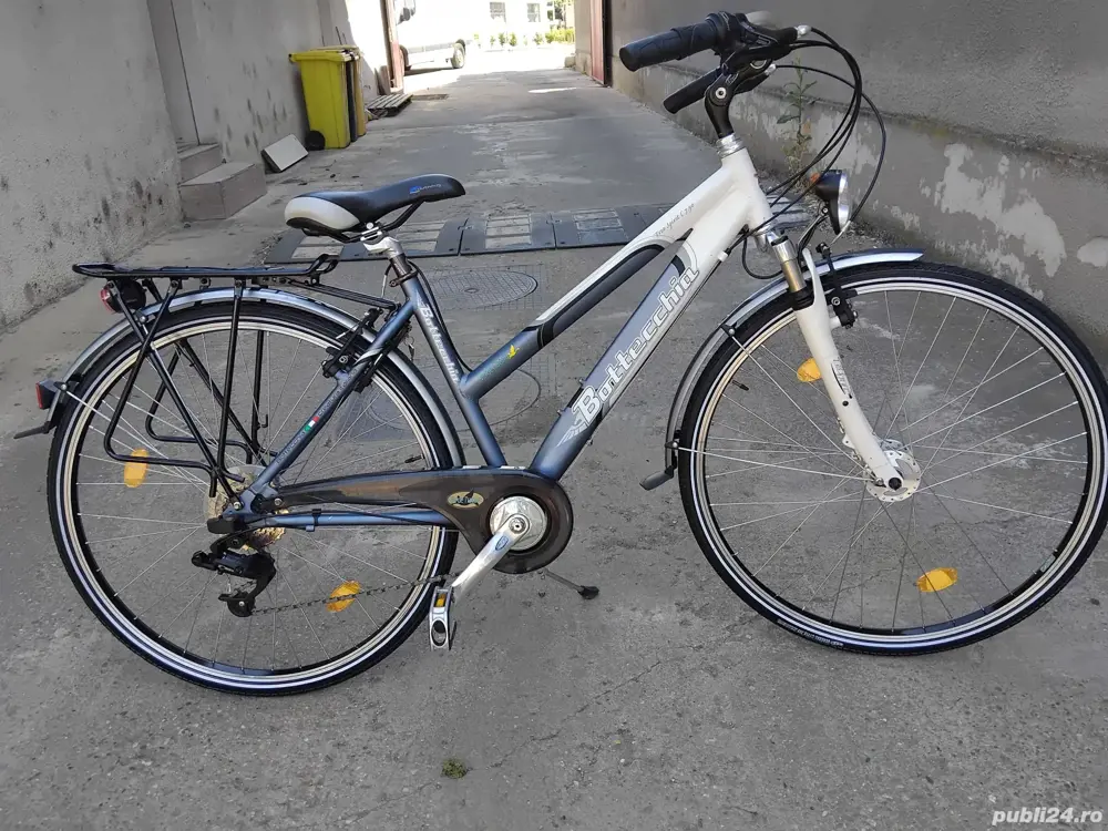 Vând bicicleta din aluminiu pentru damă 