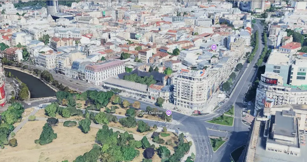 Piata Unirii stradal Subsol si Parter 227 mp vitrina 6m trafic intens