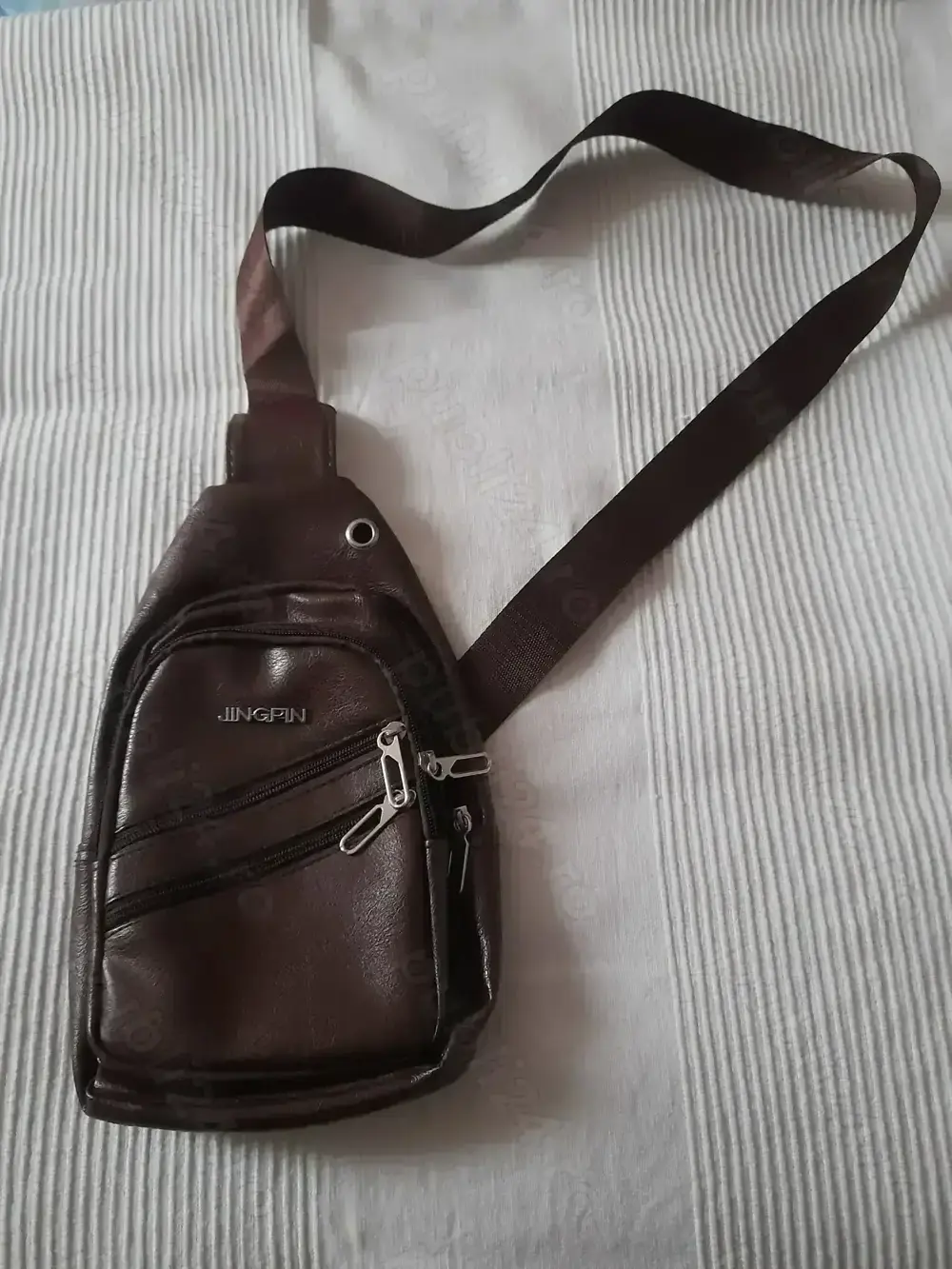 Borseta nouă, curea reglabila in diagonala