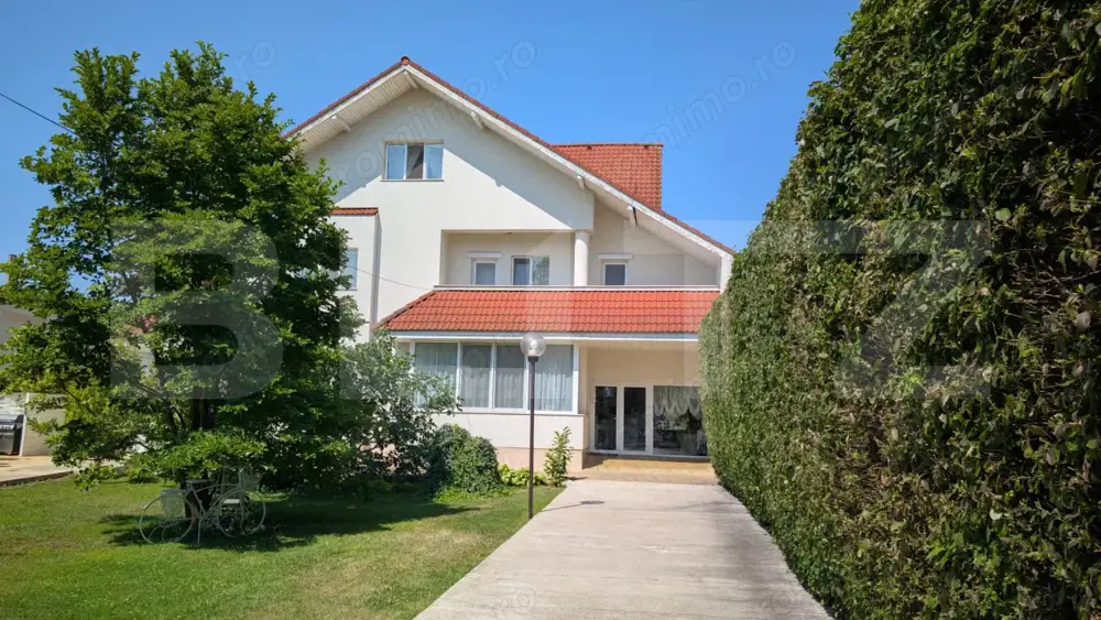  Vilă de lux de vanzare, 15 camere, 550 mp, zona Micro 6, comision 0%