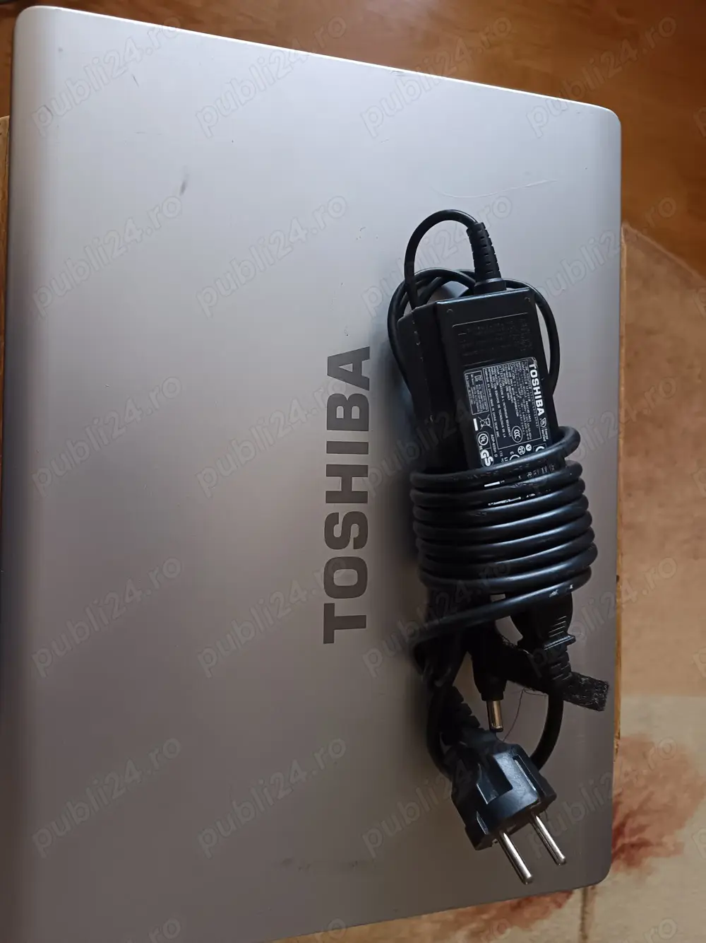 Vând laptop TOSHIBA L300 