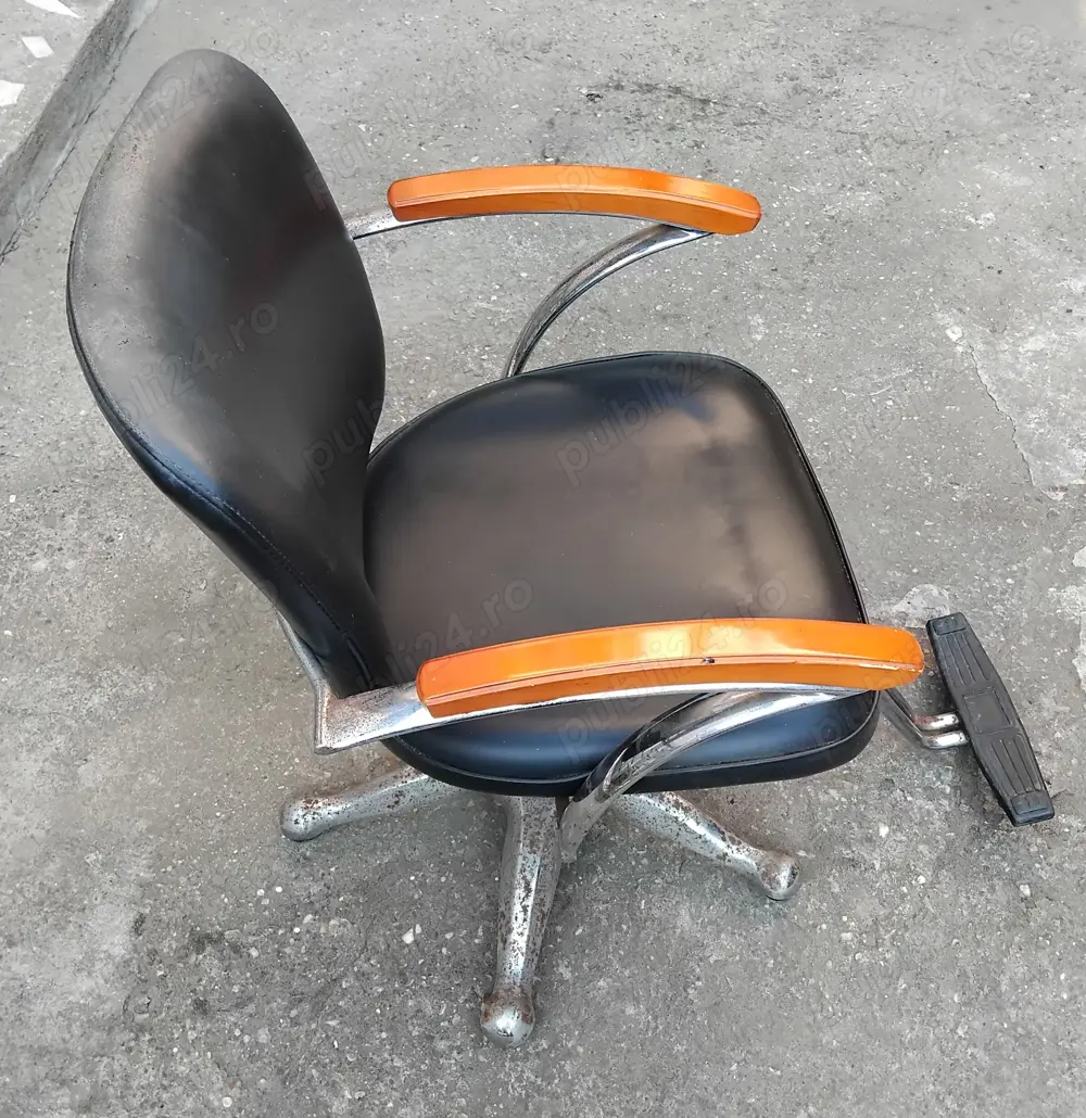 Scaun Coafor Frizerie -stare buna, necesita mici reconditionari