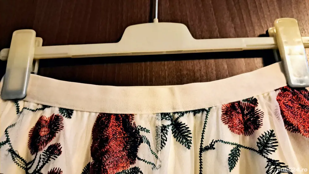 Fusta lunga din voal brodat eleganta 