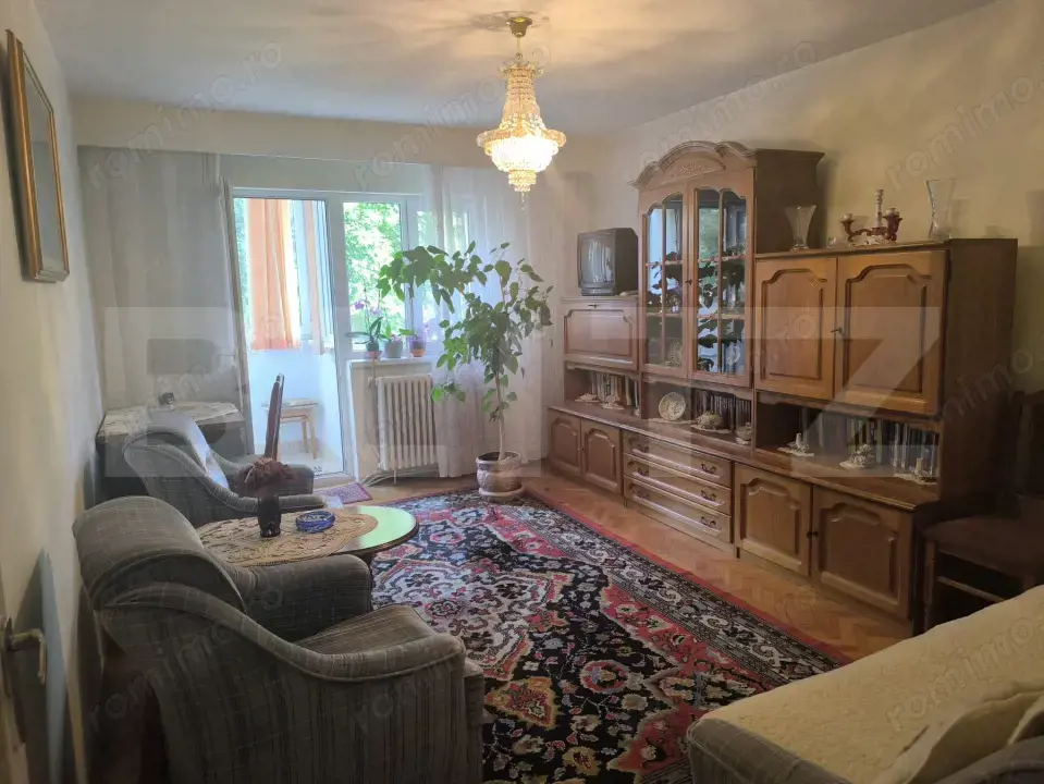 Apartament de vanzare, cu 3 camere si 3 balcoane, 74 mp, zona Manastur