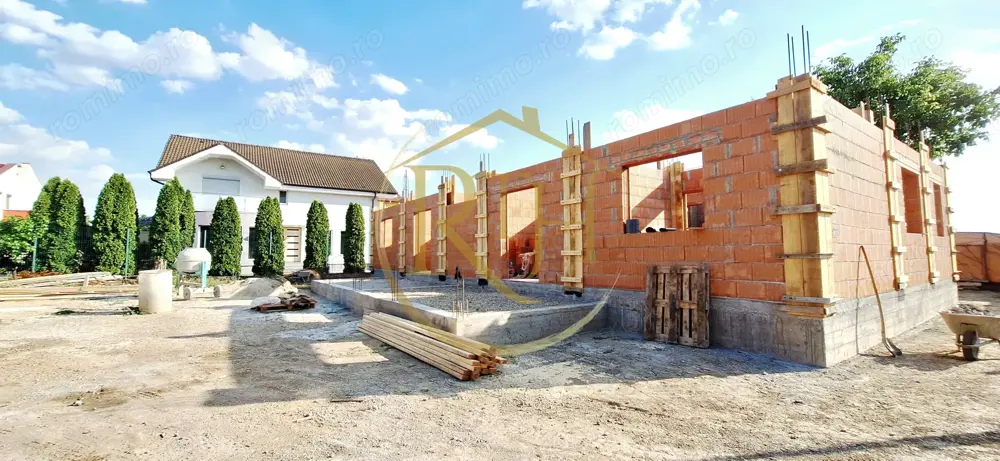 Oferim spre vanzare, Case tip duplex despartite prin spatiu verde, Giroc