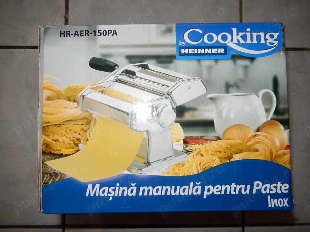 Vând  mașina  de făcut  paste 