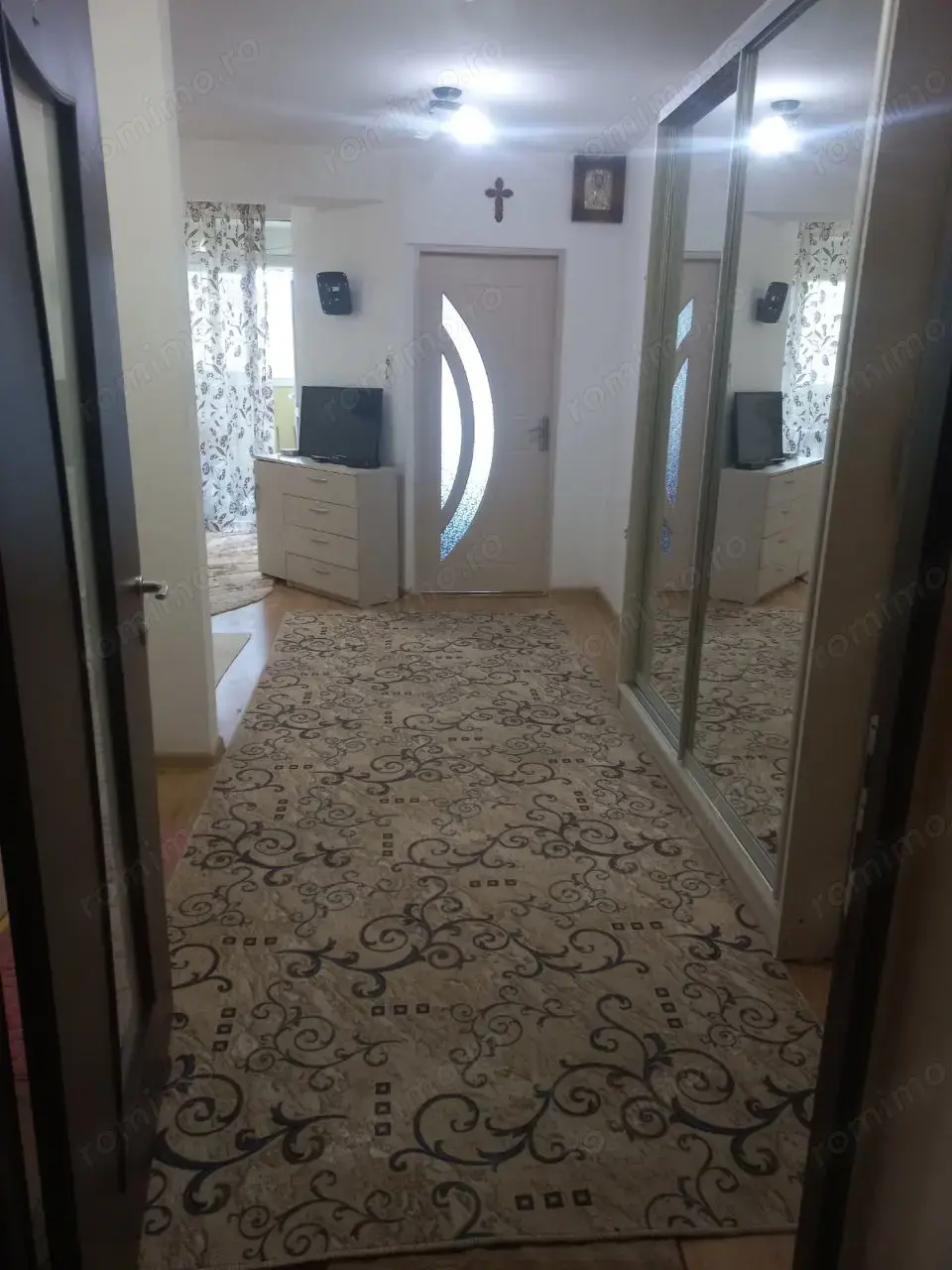 Se ofera spre inchiriere garsoniera in zona Ozana