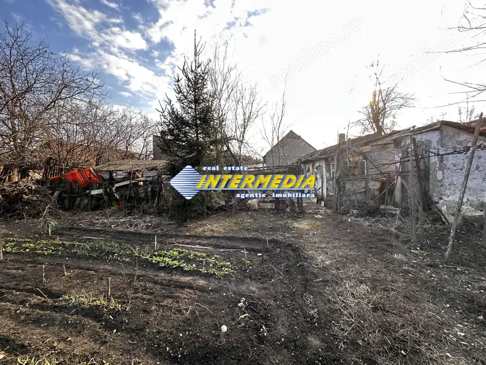 OKAZIE ! 1242 mp Teren Intravilan imprejmuit la asfalt cu toate utilitatile, bransamente, casa anexe