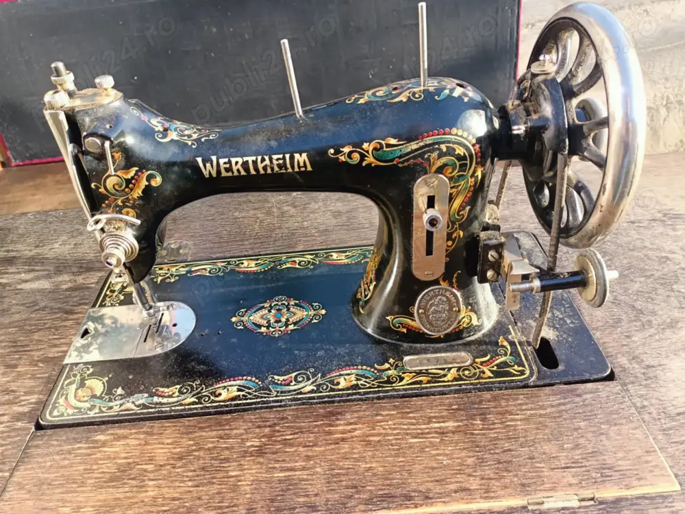 Mașina veche de cusut, marca Wertheim Frankfurth