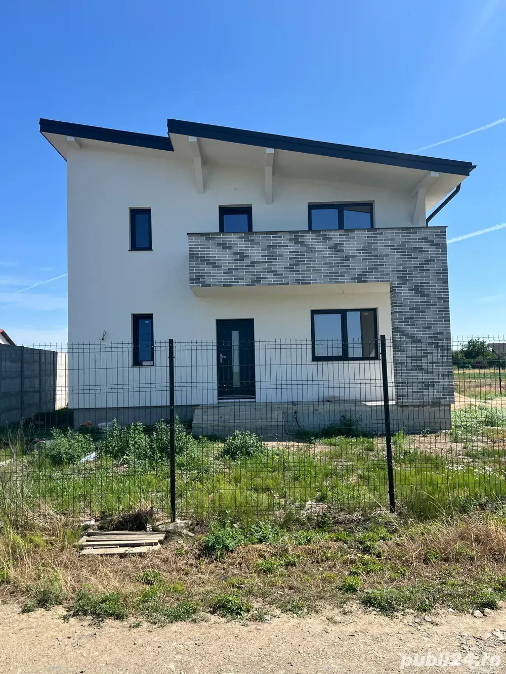 Casa semifinisata 120mp utili   teren 700mp ingradit   Decebal - Vetis