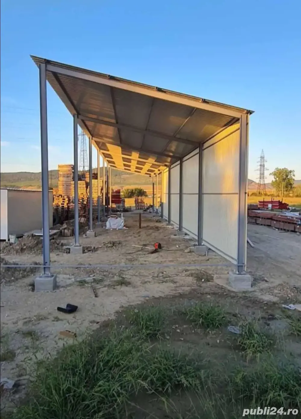 vând hală metalică de pe stoc 