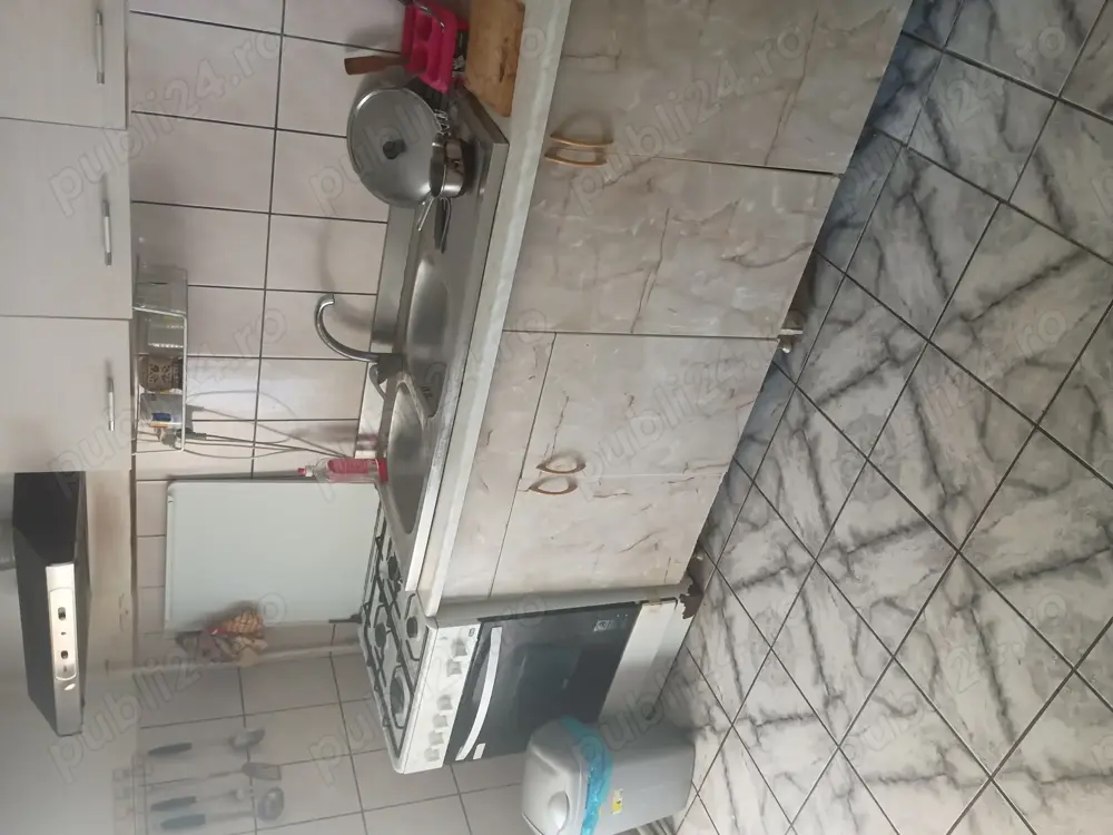 Vând apartament patru camere,decomandat zona Ramiro. Vând apartament patru camere,decomandat zona Ramiro.