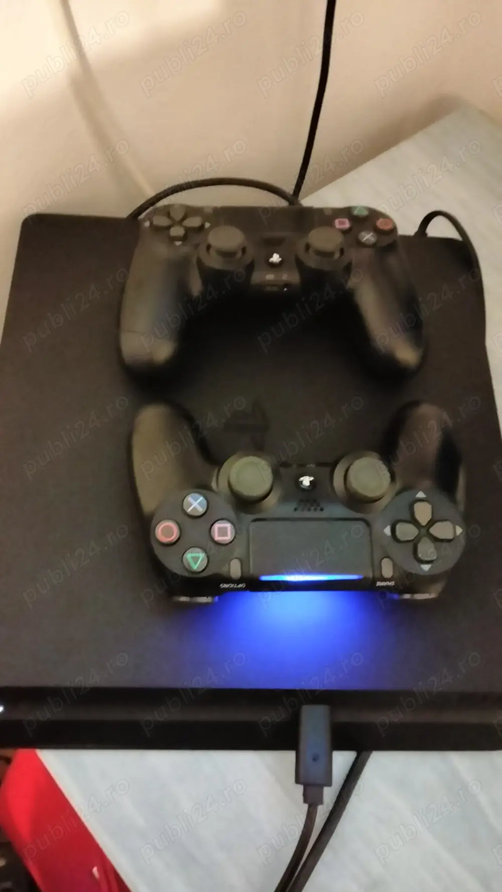 PS 4  cu 2 manete