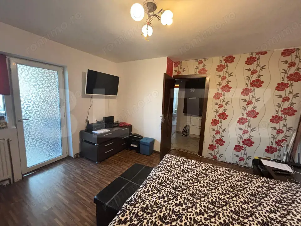 Apartament de vanzare, cu 3 camere, zona Micro 5 