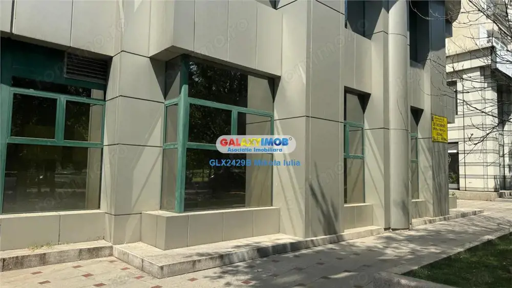 Spatiu comercial  - vitrina stradala pe Bulevardul Unirii