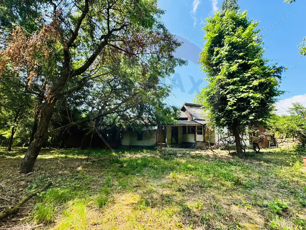 Casă cu 4 camere de vânzare pe str. Campu Negru, Sighet.