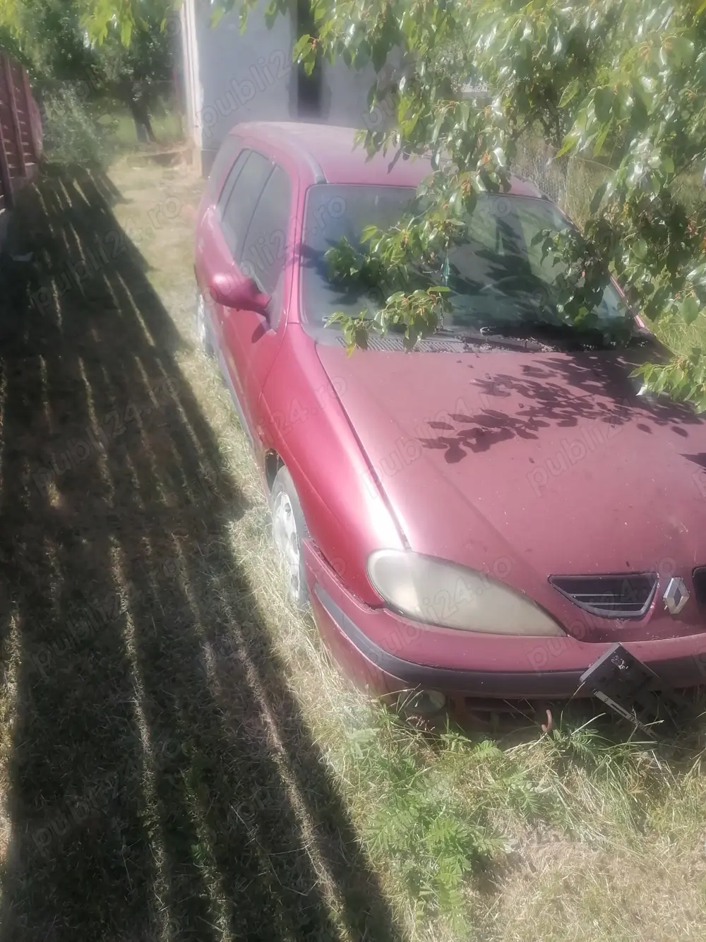 Renou Megan pentru piese de schimb, radiat. Renou Megan pentru piese de schimb, radiat.