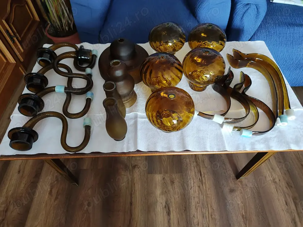Globuri si frunze pentru candelavru pe maron