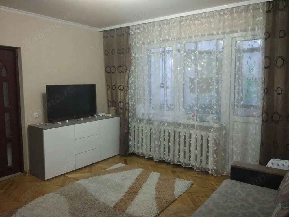 Ofer spre inchiriere apartament cu doua camere in zona piata sudului