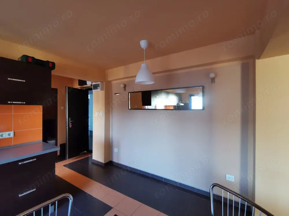 Închiriez apartament 3 camere Micro 4