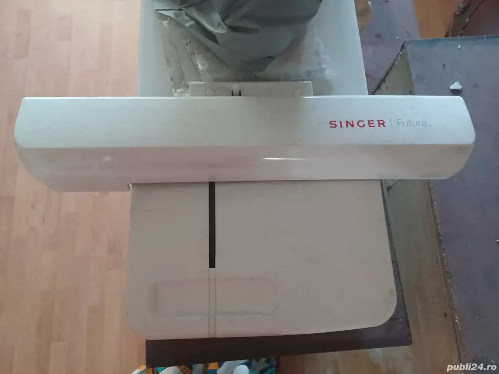 Mașină de cusut și brodat Singer Futura XL-580, completă, stare foarte bună