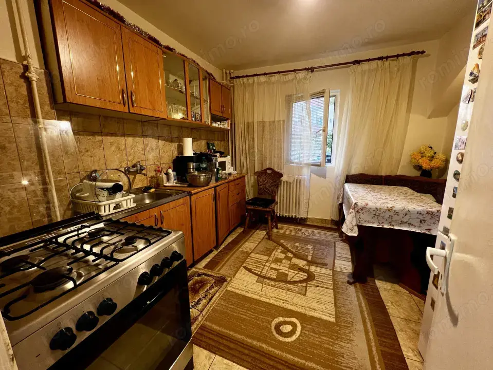 Apartament 3 camere, decomandat, 70 mp utili confort 1, parter, zona Girocului