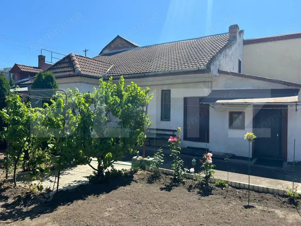 Casă de vanzare, cu 3 camere, 85 mp, zona semicentrala 