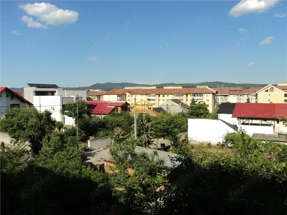 Casa Ds+P+E, zona Lenin-Sud