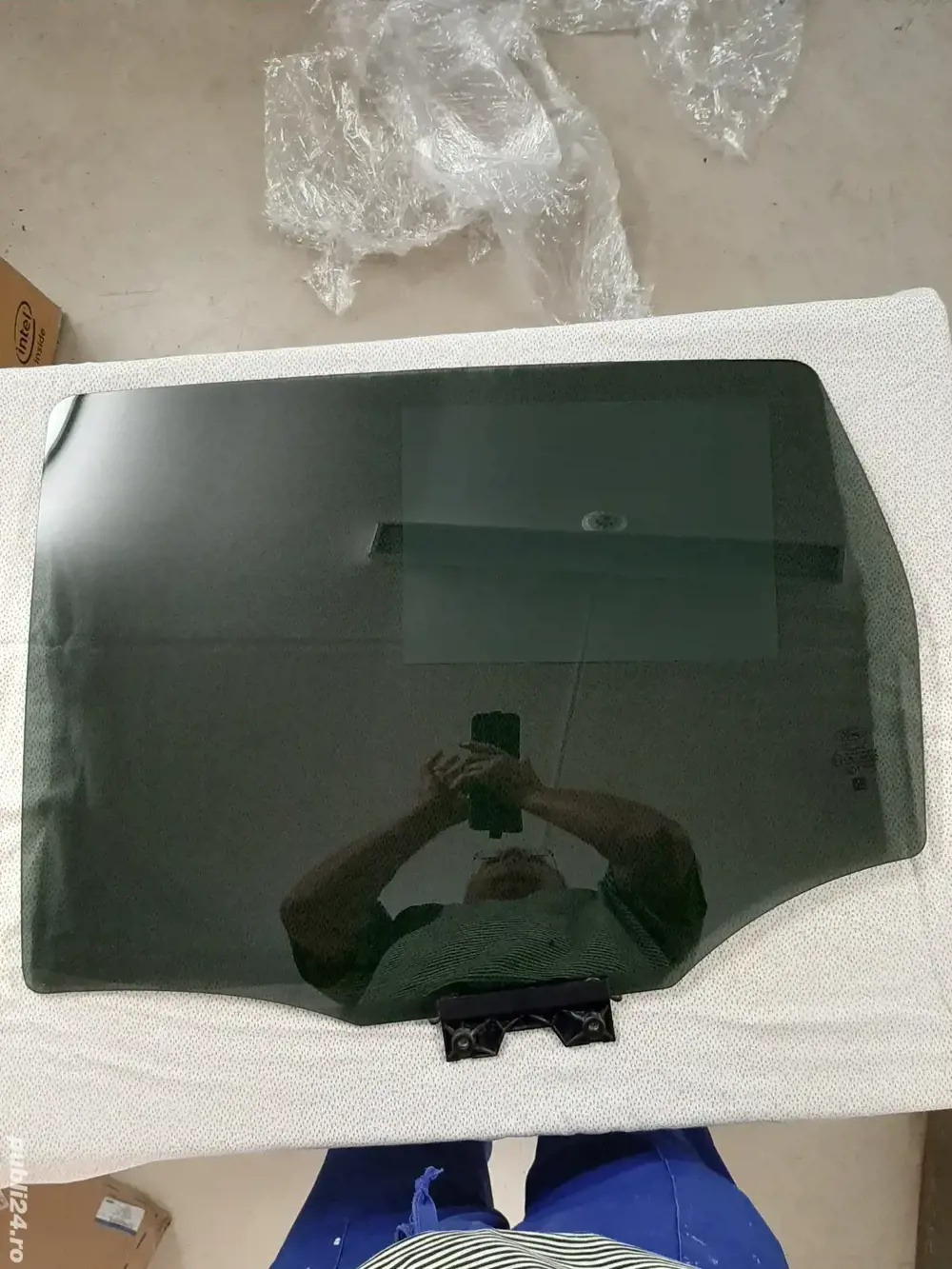 Geamuri ford kuga 2013-2014 partea stîngă, 150 lei.