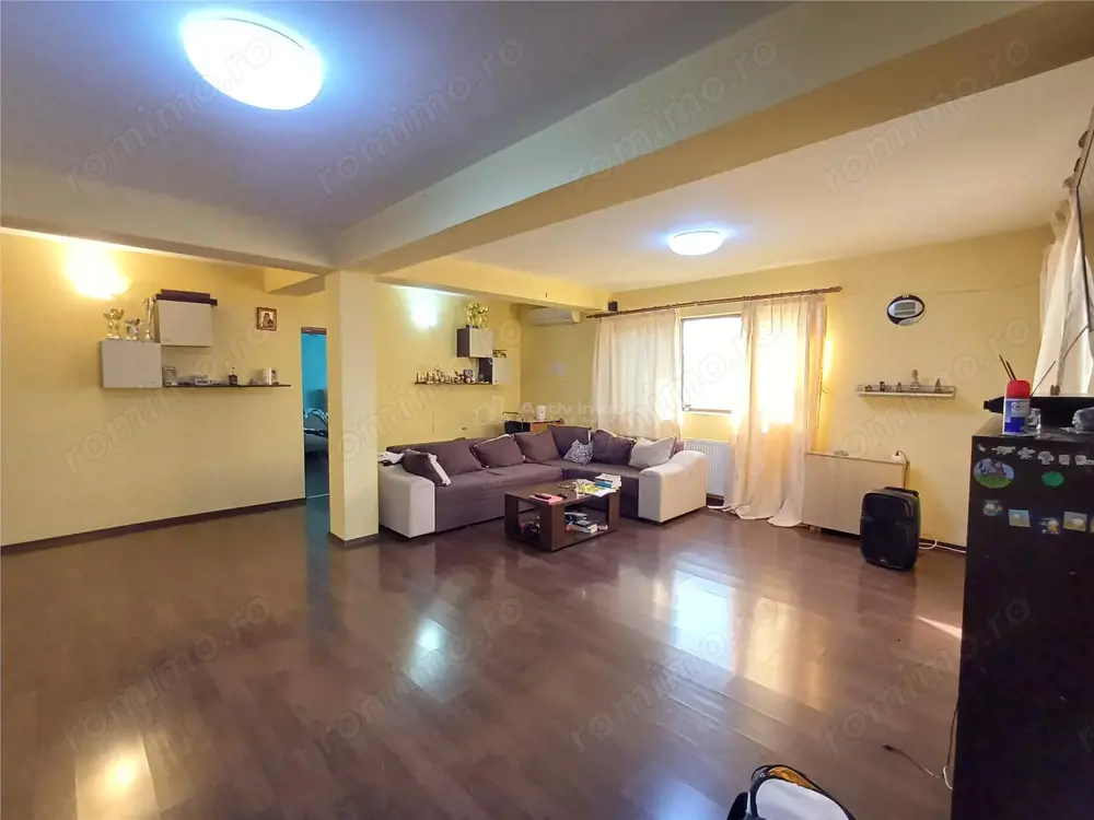 5 camere - 3 bai - 200 mp utili - teren 920 mp - Domnesti - Craitei