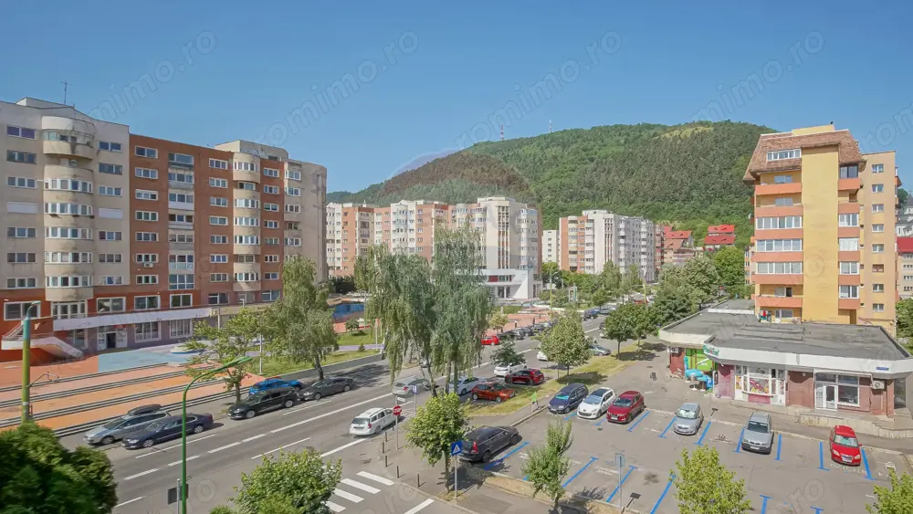 De vanzare 4 camere Racadau-zona Parcul Trandafirilor