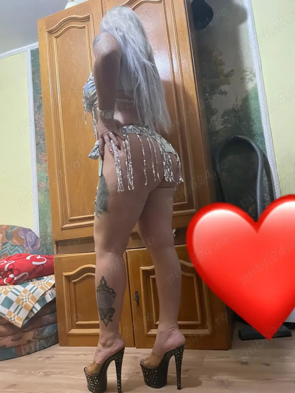   Rebecca am locatie fac si deplasari