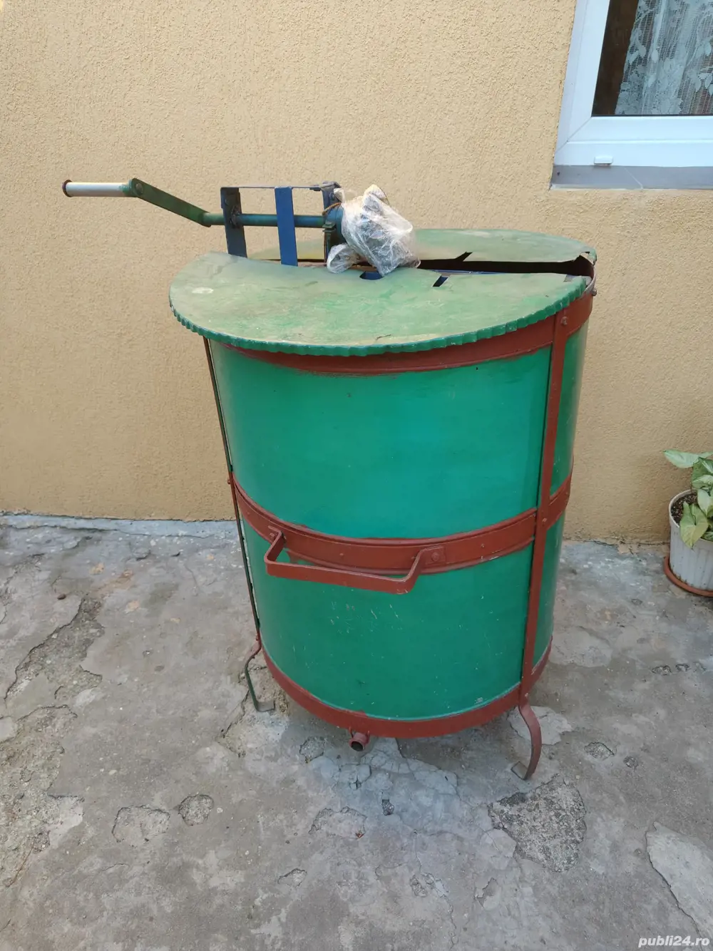 Centrifuga apicultor pentru o miere perfecta