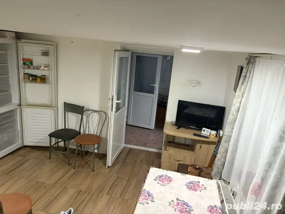 Vand casa batraneasca Vand casa batraneasca