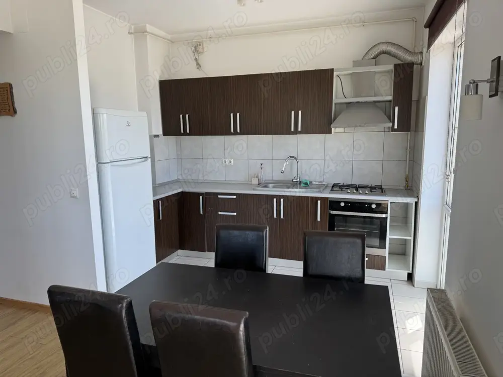 Vând apartament 3 camere, 75 mp utili,  Ploiești, zona Nord