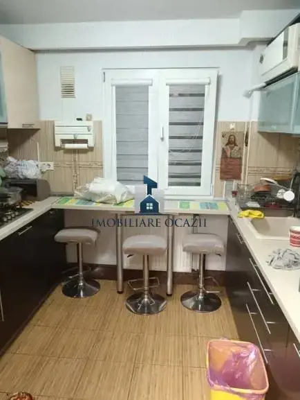 Apartament 3 camere Semidecomandat Str. Covasna-Berceni