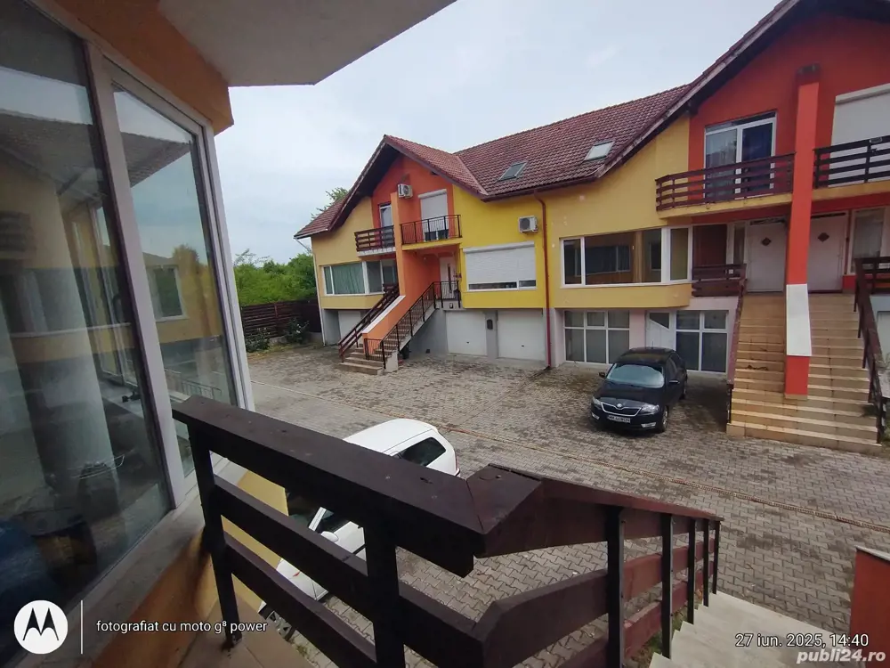 In oras,casa in triplex cu 2 garaje 